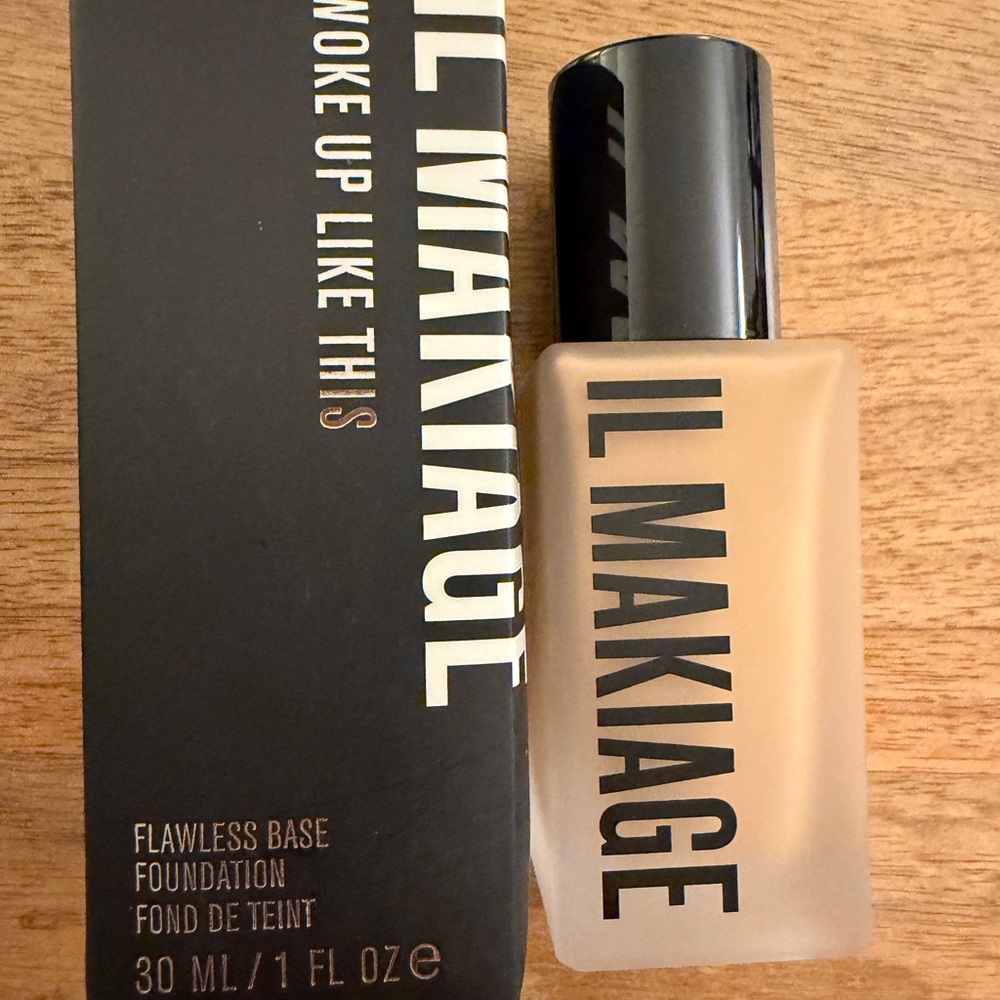 IL MAKIAGE Woke Up Like This Flawless Base Foundation - shade 120 neutral beige